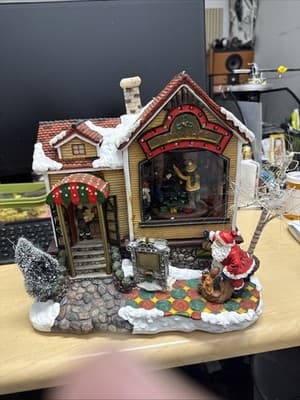 Christmas Streets 2005 Collection Fiber Optic Lighted Flower Shop Porcelain - Thumbnail 2