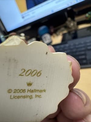 HALLMARK 2006 ALL IS CALM ANGEL ORNAMENT - Thumbnail 4
