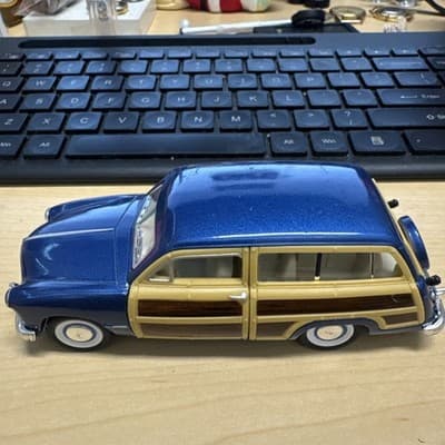 Kinsmart Blue 1949 Ford Woody Wagon w/Surfboard Diecast Model 1/40 Scale - Image 1