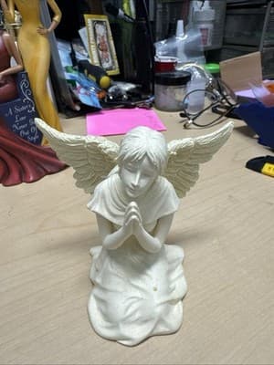 Vintage Praying Ángel Figurine - Image 1