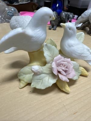 Vtg Willington Collection Porcelain Birds Sitting On A Branch Figurine - Thumbnail 2