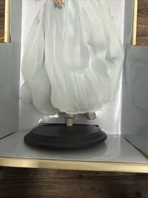 FRANKLIN MINT DIANA PRINCESS OF WALES Porcelain Portrait Doll in Box - Thumbnail 3