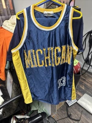 Michigan Wolverines #33 AmNCAA Basketball Size XXL Jersey And Shorts - Image 1