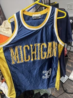 Michigan Wolverines #33 AmNCAA Basketball Size XXL Jersey And Shorts - Thumbnail 2