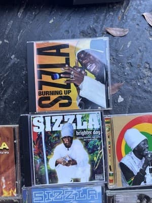 SIZZLA CD Lot 13 reggae - Thumbnail 2