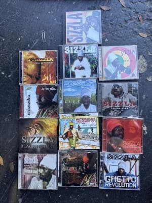 SIZZLA CD Lot 13 reggae - Image 1