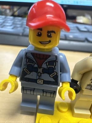 Lego Minifigures Lot Of 6 Minifigs - Thumbnail 2