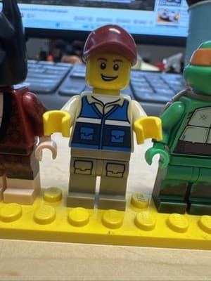 Lego Minifigures Lot Of 6 Minifigs - Thumbnail 6