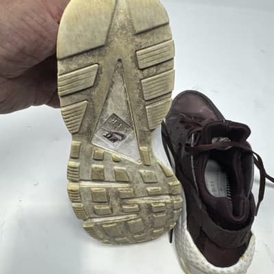 Size 6 Nike Air Huarache Run Metallic Mahogany AA0523-202 - Thumbnail 3