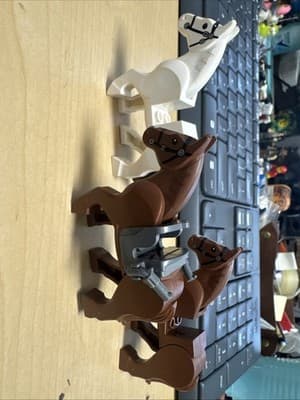LEGO Minifigure Horses, 3 - Image 1