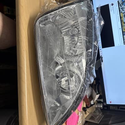 2005-2007 FORD FOCUS Right SIDE HEADLIGHT HEADLAMP Feberg - Image 1