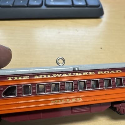 Hallmark holiday ornament Lionel train observation car 2004. Orig. box - Thumbnail 2