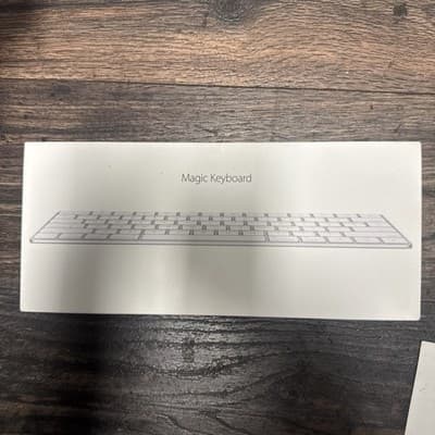 Apple Magic Keyboard - Image 1