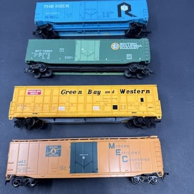 AHM HO SCALE MAINE CENTRAL 50FT BOX CAR MEC 9013 ORANGE TRAIN CAR +3 More New - Image 1