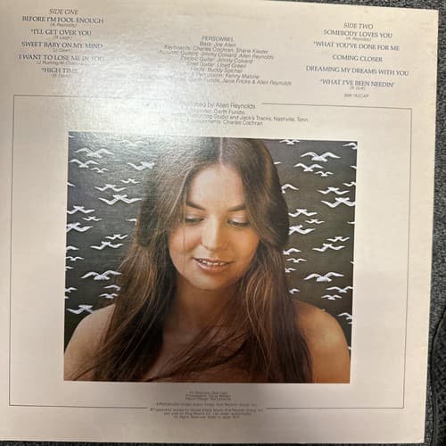 CRYSTAL GAYLE SOMEBODY LOVES YOU LP 1975 - nice copy Japan - Thumbnail 3