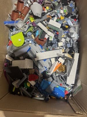 LEGO Bulk Lot 40lb Lbs Mixed Parts. Contains many Star Wars , All Original - Thumbnail 2