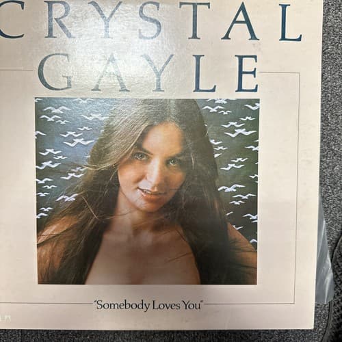 CRYSTAL GAYLE SOMEBODY LOVES YOU LP 1975 - nice copy Japan - Image 1