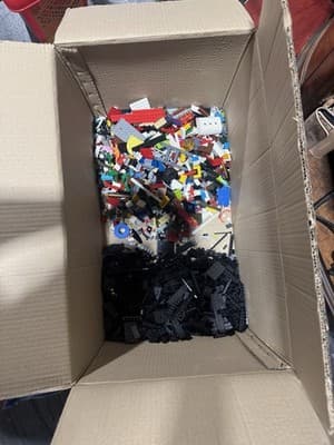 LEGO Bulk Lot 40lb Lbs Mixed Parts. Contains many Star Wars , All Original - Thumbnail 10