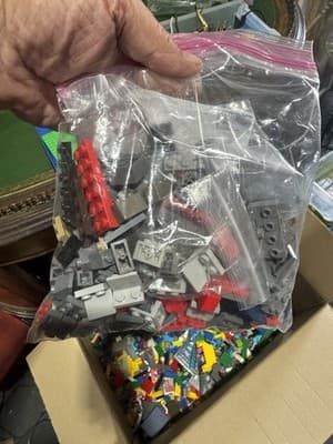 LEGO Bulk Lot 40lb Lbs Mixed Parts. Contains many Star Wars , All Original - Thumbnail 5