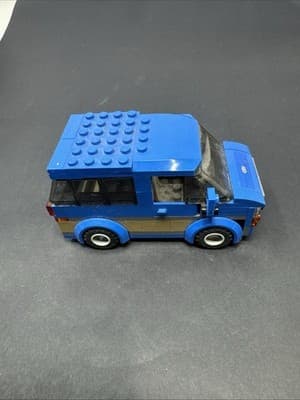LEGO City 60117 Van - Image 1