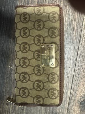 Michael Kors Brown Logo Zip-Around Wallet with Credit Card Organizer for Women - Thumbnail 2