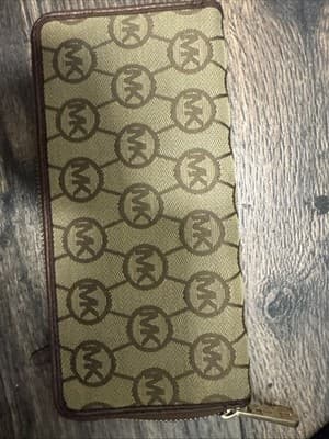 Michael Kors Brown Logo Zip-Around Wallet with Credit Card Organizer for Women - Thumbnail 3