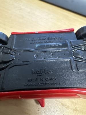 Maisto 2014 Corvette Stingray 11349 - Thumbnail 3