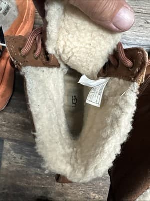 UGG Boot Women's Size US 8.5 Waterproof chestnut Brown - Thumbnail 5