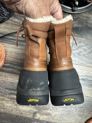 UGG Boot Women's Size US 8.5 Waterproof chestnut Brown - Thumbnail 3