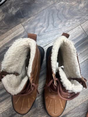 UGG Boot Women's Size US 8.5 Waterproof chestnut Brown - Thumbnail 2