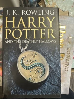 Harry Potter and the Deathly Hallows - hardcover J K Rowling - Image 1
