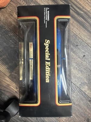 1998 Blue Chevy Corvette Convertible 1:18 Diecast Maisto Specia Edition Car NIB - Thumbnail 2