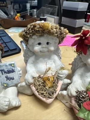 Dreamsicles "Wildflower" #DC107 Angel Cherub w/Flowers 1994 Cast Art X3 - Thumbnail 3