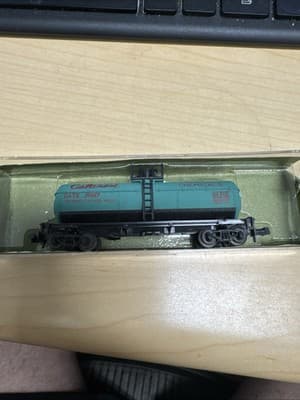 N Scale - Celanese Chemicals 39617 Single Dome Tank Car - Image 1