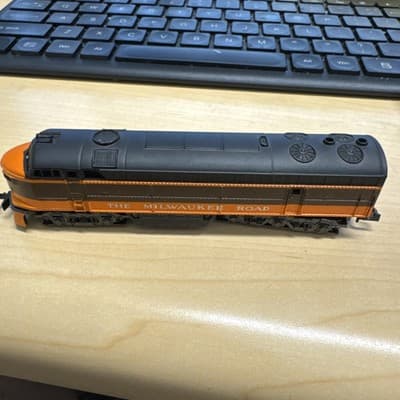 Atlas Southern Pacific Locomotive #2123 FM C - Thumbnail 2