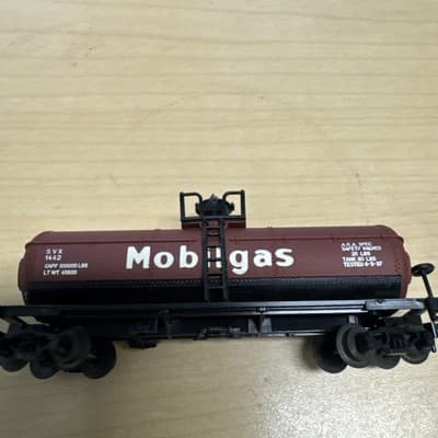 Life-like N Scale MobilGas Wsrx 238 Three Dome Tank Car #7766 - Thumbnail 2