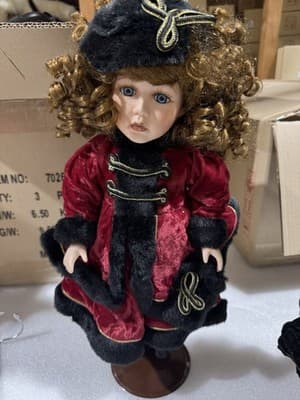 Vintage Dolls Collection With Stands - Thumbnail 3