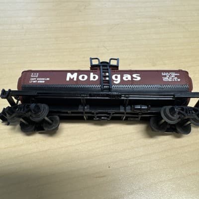 Life-like N Scale MobilGas Wsrx 238 Three Dome Tank Car #7766 - Thumbnail 3