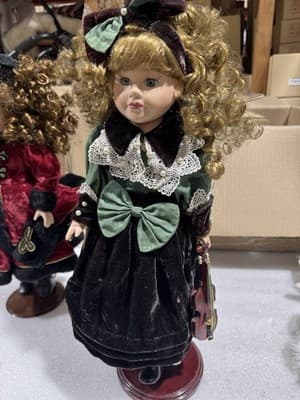 Vintage Dolls Collection With Stands - Thumbnail 2