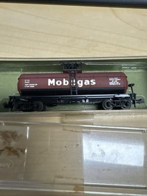 Life-like N Scale MobilGas Wsrx 238 Three Dome Tank Car #7766 - Image 1