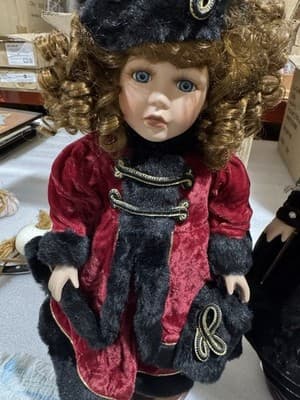Vintage Dolls Collection With Stands - Thumbnail 9