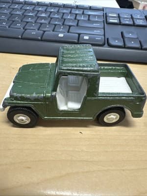 Tootsietoy Army Green Metal Body Willys Jeep USA 453628 4'' L 1 3/4'' W Rare Vtg - Image 1