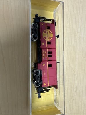 Rivarossi N Scale Santa Fe Bay Window Caboose #9370 - Image 1
