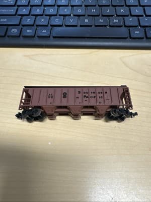 AHM N Scale Southern Pacific 4 Bay Gondola SP 460604 - Image 1