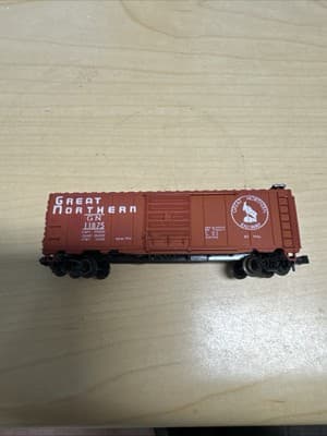 Vintage TRIX Made in Austria N Scale Great Northern GN 11875 Red Boxcar - Image 1