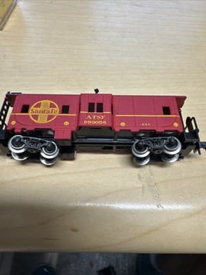 Rivarossi N Scale Santa Fe Bay Window Caboose #9370 - Thumbnail 3