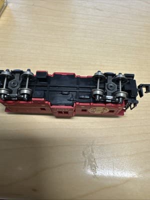 Rivarossi N Scale Santa Fe Bay Window Caboose #9370 - Thumbnail 4