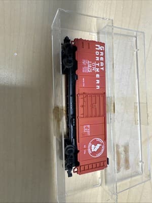 Vintage TRIX Made in Austria N Scale Great Northern GN 11875 Red Boxcar - Thumbnail 4