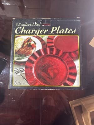 8 Scalloped Red Charger Plates New Plastic - Thumbnail 2