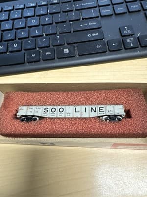 Athearn Roundhouse HO scale gondola car with custom load - Image 1